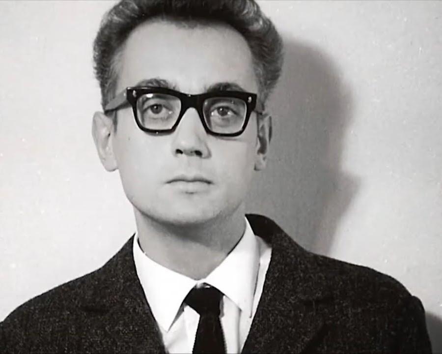 Wojciech Kilar w okulrach w czarnym garniturze